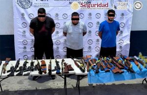 En Nuevo León, detienen a tres personas y aseguran 210 armas de fuego